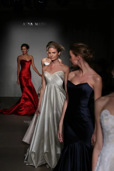 Anna Maier, Ulla-Maija Couture Fall 2014 Bridal collection show — Stock Photo, Image