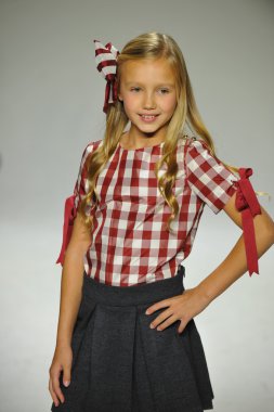 Modeli pist Parsons önizleme sırasında yürür.