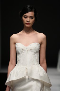 Jenny Lee sonbahar 2015 Gelin Koleksiyonu gösteri