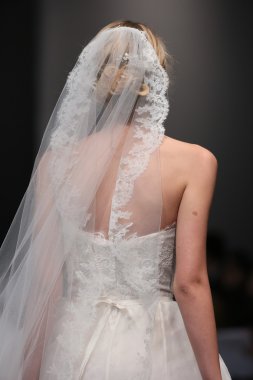 Jenny Lee sonbahar 2015 Gelin Koleksiyonu gösteri