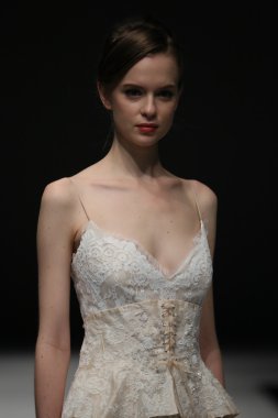 Jenny Lee sonbahar 2015 Gelin Koleksiyonu gösteri