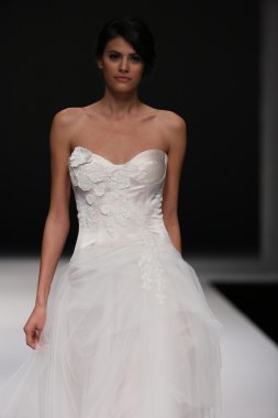 Jenny Lee sonbahar 2015 Gelin Koleksiyonu gösteri