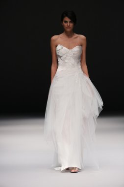 Jenny Lee sonbahar 2015 Gelin Koleksiyonu gösteri