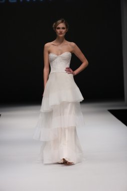 Jenny Lee sonbahar 2015 Gelin Koleksiyonu gösteri