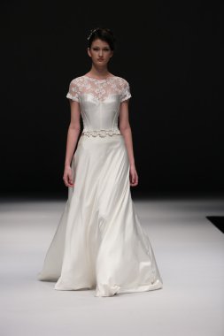 Jenny Lee sonbahar 2015 Gelin Koleksiyonu gösteri