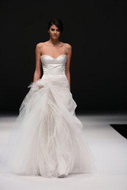 Jenny Lee sonbahar 2015 Gelin Koleksiyonu gösteri