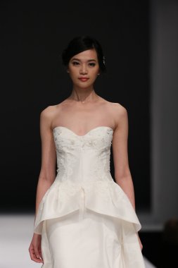 Jenny Lee sonbahar 2015 Gelin Koleksiyonu gösteri