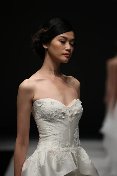 Jenny Lee Autunno 2015 Mostra collezione sposa — Foto Stock