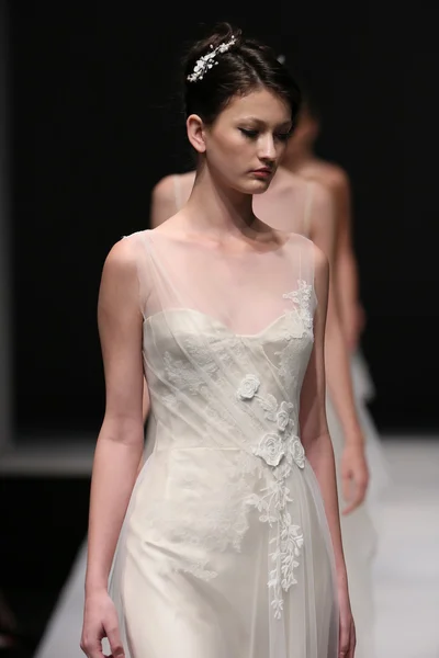 Jenny Lee Fall 2015 Bridal collection show — Stock Photo, Image