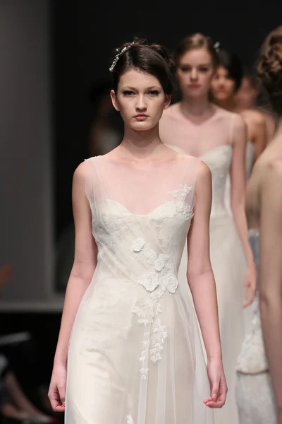 Jenny Lee Autunno 2015 Mostra collezione sposa — Foto Stock