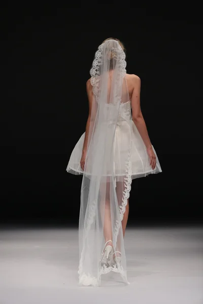 Jenny Lee Autunno 2015 Mostra collezione sposa — Foto Stock