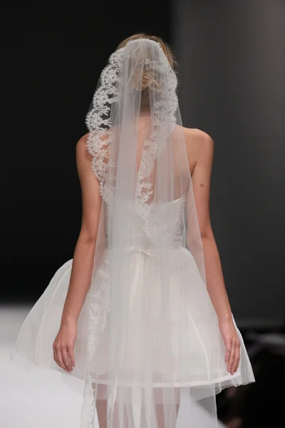 Jenny Lee Autunno 2015 Mostra collezione sposa — Foto Stock