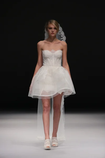 Jenny Lee Autunno 2015 Mostra collezione sposa — Foto Stock