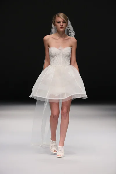 Jenny Lee hösten 2015 Bridal collection show — Stockfoto