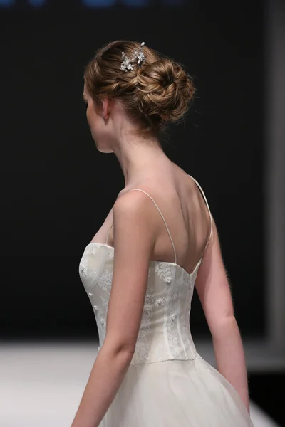 Jenny Lee hösten 2015 Bridal collection show — Stockfoto