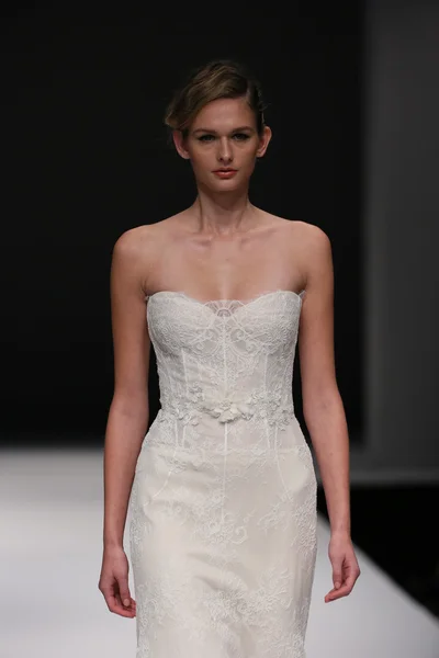 Jenny Lee Autunno 2015 Mostra collezione sposa — Foto Stock