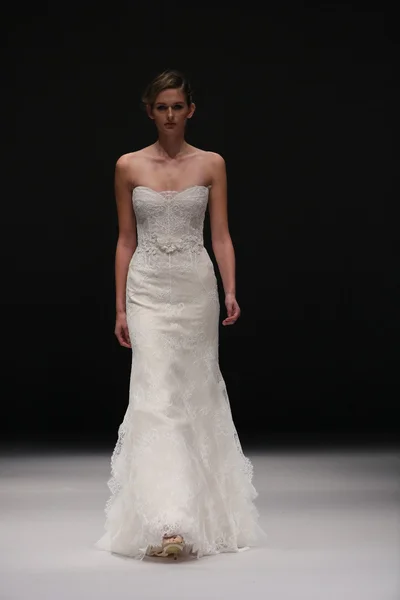 Jenny Lee Fall 2015 Bridal collection show — Stock Photo, Image