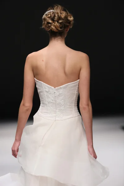 Jenny Lee Fall 2015 Bridal collection show — Stock Photo, Image