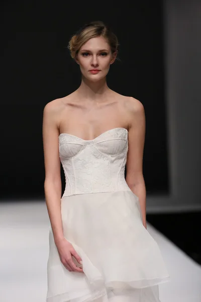 Jenny Lee Fall 2015 Bridal collection show — Stock Photo, Image