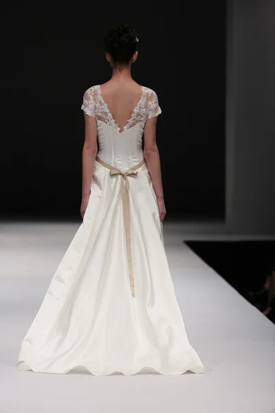 Jenny Lee Autunno 2015 Mostra collezione sposa — Foto Stock