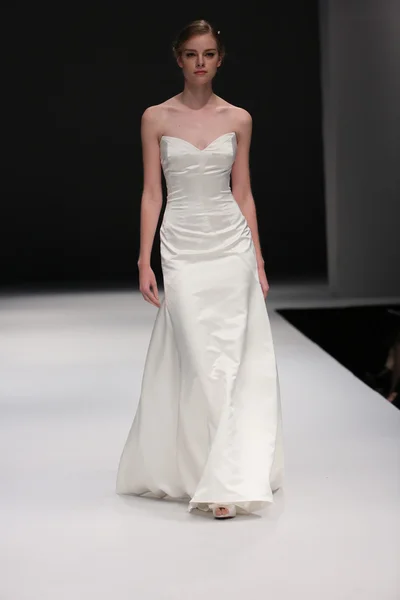 Jenny Lee Autunno 2015 Mostra collezione sposa — Foto Stock