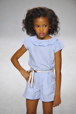 Anasai önizleme petite geçit töreni çocuklar moda haftası