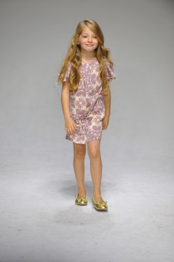 Anasai önizleme petite geçit töreni çocuklar moda haftası