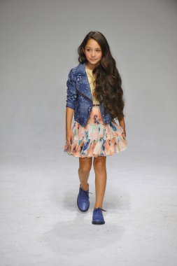 Anasai önizleme petite geçit töreni çocuklar moda haftası