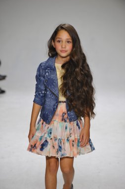 Anasai önizleme petite geçit töreni çocuklar moda haftası