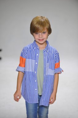 Anasai önizleme petite geçit töreni çocuklar moda haftası