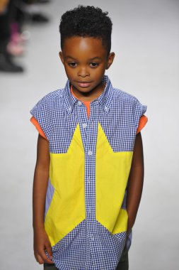 Anasai önizleme petite geçit töreni çocuklar moda haftası