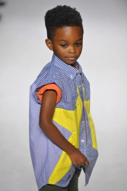 Anasai önizleme petite geçit töreni çocuklar moda haftası