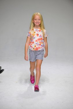 Anasai önizleme petite geçit töreni çocuklar moda haftası