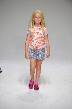 Anasai önizleme petite geçit töreni çocuklar moda haftası