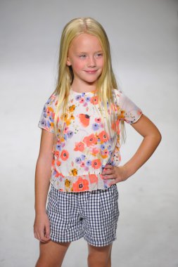 Anasai önizleme petite geçit töreni çocuklar moda haftası