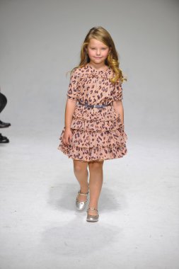 Anasai önizleme petite geçit töreni çocuklar moda haftası