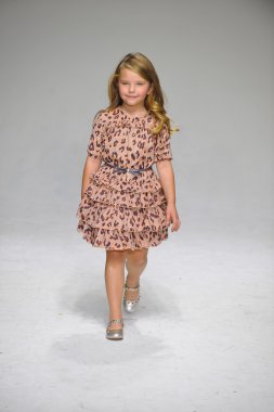 Anasai önizleme petite geçit töreni çocuklar moda haftası