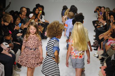 Anasai önizleme petite geçit töreni çocuklar moda haftası