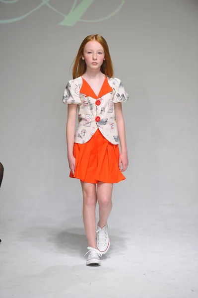 Aria Children 's Clothing preview — стоковое фото