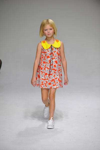 Aria Children 's Clothing preview — стоковое фото