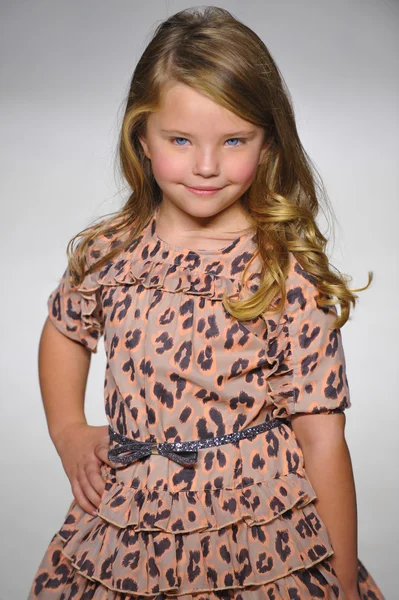 Vista previa de Anasai en petite PARADE Kids Fashion Week —  Fotos de Stock