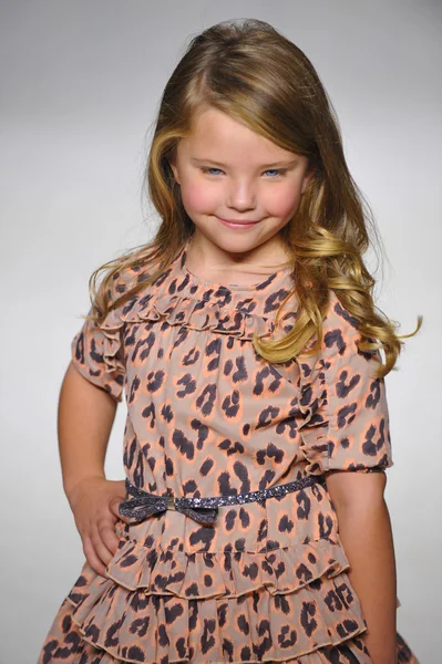 Anasai önizleme petite geçit töreni çocuklar moda haftası