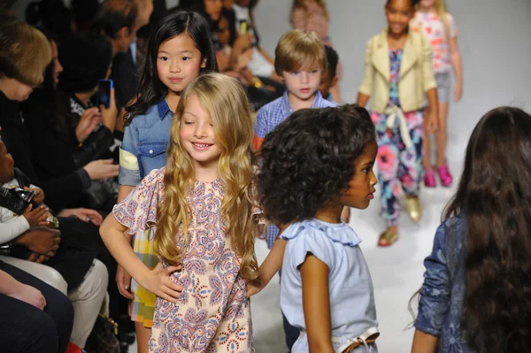 Anasai önizleme petite geçit töreni çocuklar moda haftası