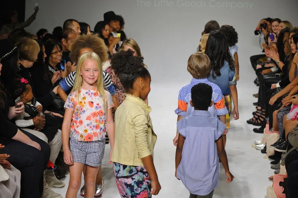 Anasai Podgląd na drobna parada Kids Fashion Week — Zdjęcie stockowe