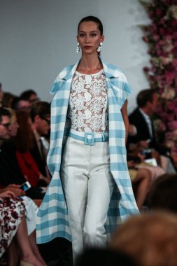 Oscar De La Renta defile Mercedes-Benz Moda Haftası sırasında