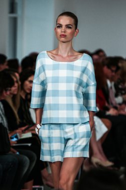 Oscar De La Renta defile Mercedes-Benz Moda Haftası sırasında