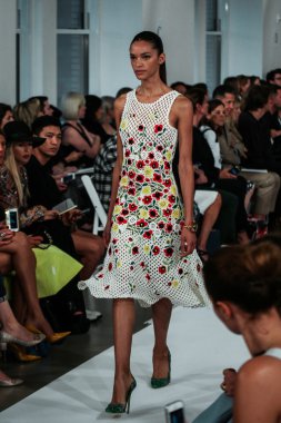 Oscar De La Renta defile Mercedes-Benz Moda Haftası sırasında