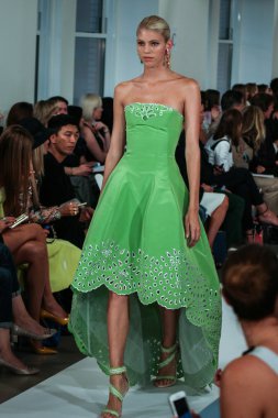 Oscar De La Renta defile Mercedes-Benz Moda Haftası sırasında