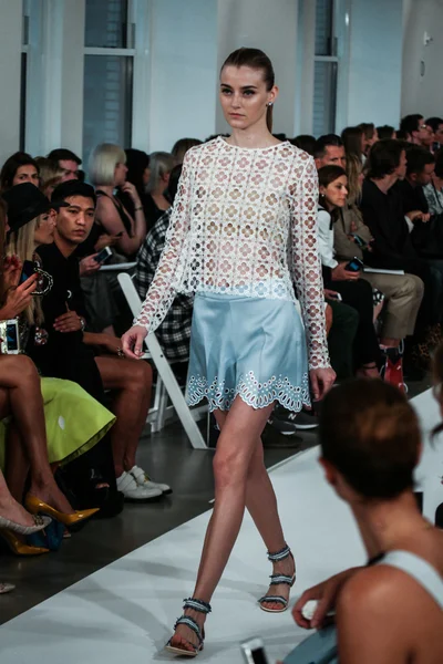 Oscar De La Renta modevisning under Mercedes-Benz Fashion Week — Stockfoto