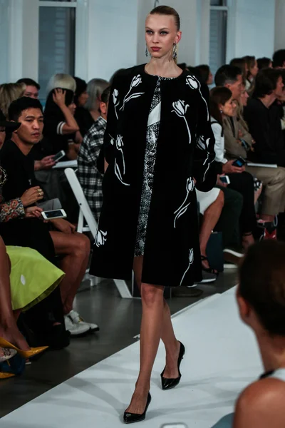 Oscar De La Renta modevisning under Mercedes-Benz Fashion Week — Stockfoto